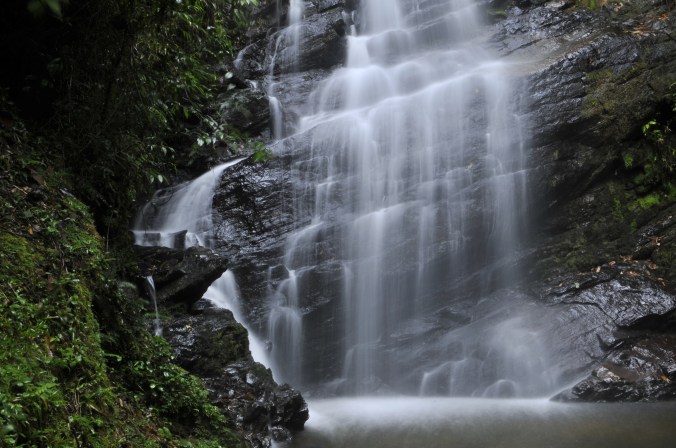 Cachoeira Véu de Noiva, na Vila de Maromba. Foto: Débora Costa e Silva