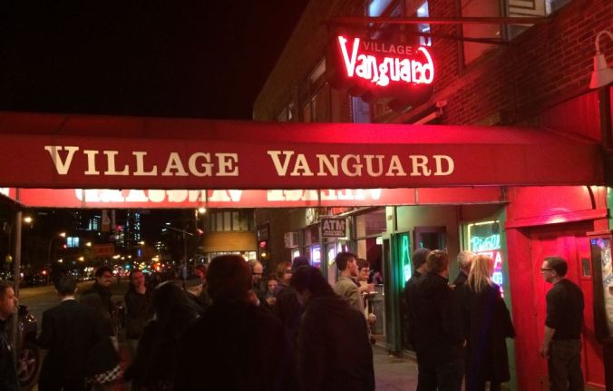 Fila para entrar no Village Vanguard, em NY (Foto: Débora Costa e Silva)