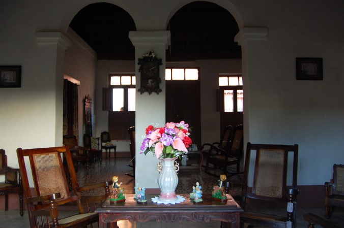 Sala de estar da casa da Yaqueline em Trinidad. Foto: Débora Costa e Silva