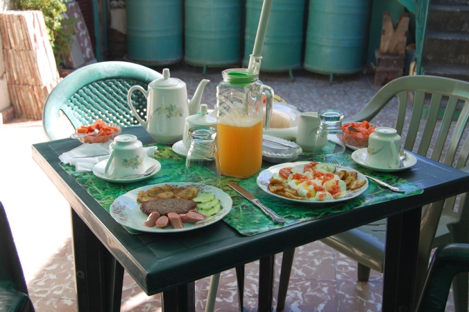 Café da manhã caprichado na casa da Sandra e do Paco em Santiago de Cuba. Foto: Débora Costa e Silva