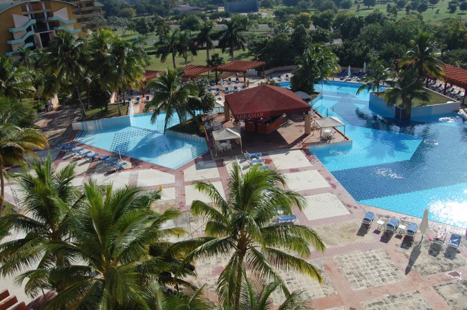 Piscina do hotel Occidental Miramar, em Havana. Foto: Débora Costa e Silva
