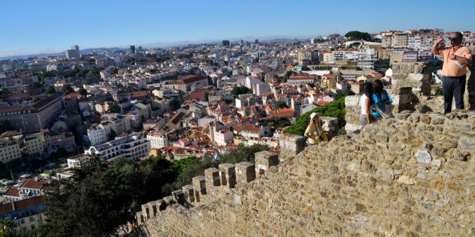 Ora pois, que cidade mais gira Lisboa! Mas anda que se desunha nesse Castelo de São Jorge! (Foto: Débora Costa e Silva)