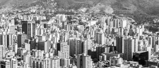 Vista de Caracas, capital da Venezuela. Foto: Julio César Mesa/Flickr-Creative Commons via Viagem em Pauta