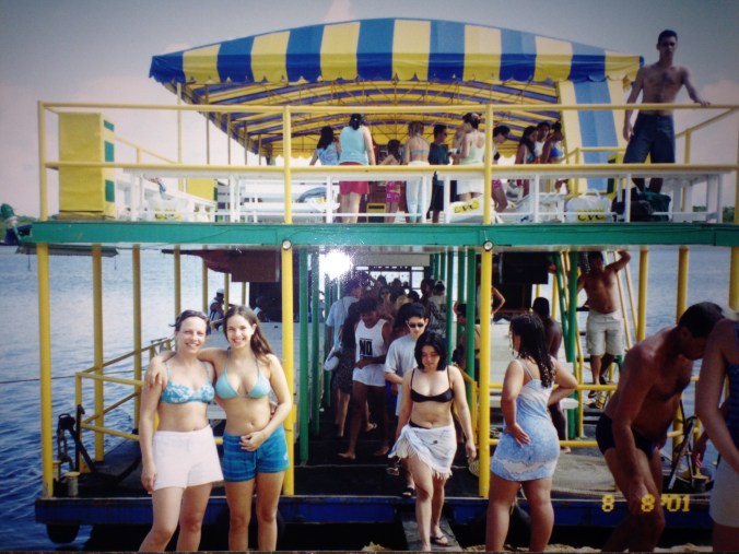 Nós duas no passeio de Catamarã em Porto Seguro (BA). Foto: Arquivo pessoal