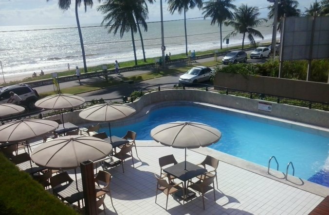 Piscina do hotel Hardman, com vista para a praia de Manaíra. Foto: Ivani Pavoski