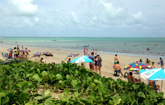 Praia em Cabedelo, uma das paradas do passeio pelo litoral norte da Paraíba. Foto: Débora Costa e Silva