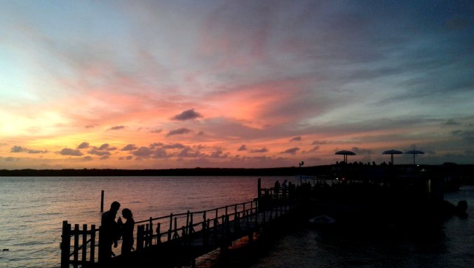 Pôr do sol na Praia do Jacaré é uma das atrações mais famosas da Paraíba. Foto: Débora Costa e Silva