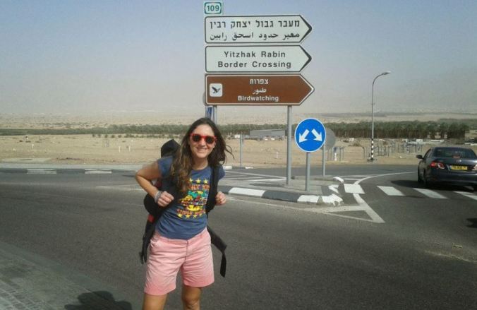 Carol entre Israel e Jordânia, em viagem de 2014. Foto: Arquivo pessoal